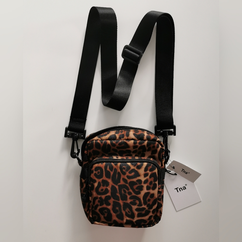 Aritzia TNA Zoet In Warm Leopard Small Crossbody Purse Camera Bag